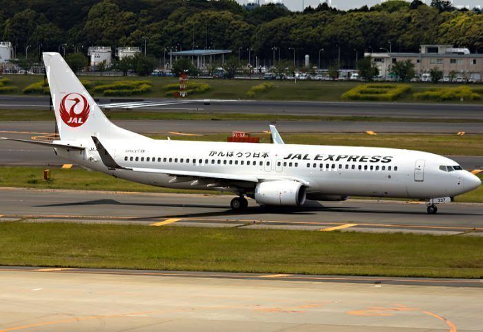 japan-airlines-737