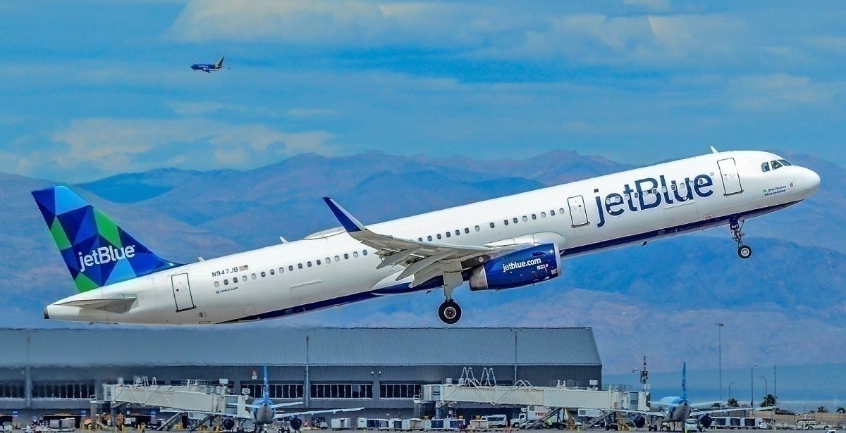 JetBlue A321 take-off