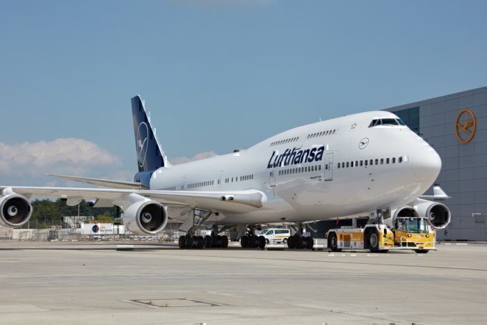 Lufthansa, Boeing 747, Oxygen Leak