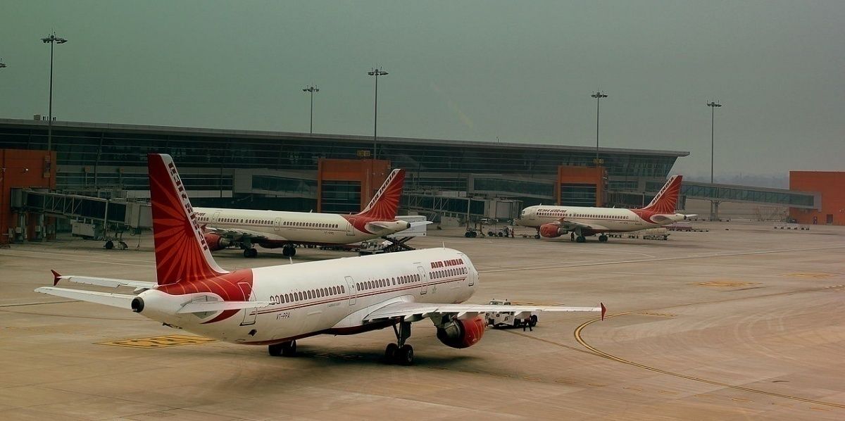 AIR_INDIA_AIRBUS_A320_AND_321,S_AT_INDIRA_GANDHI_AIRPORT_DELHI_INDIA_FEB_2013_(8562541388)