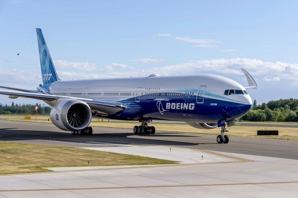 Boeing 777X Taxi