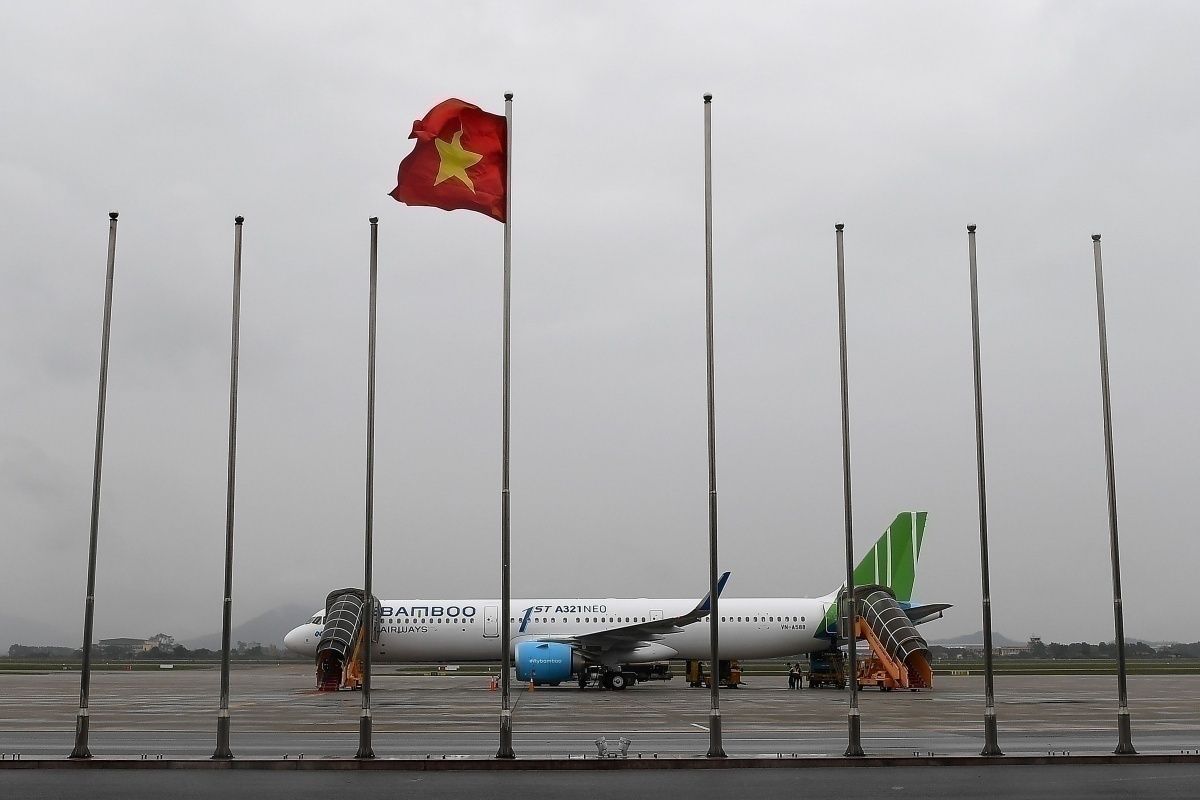 Bamboo Airways Airbus near Vietnam flag
