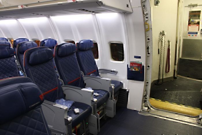 Delta 757 Comfort+ entrance
