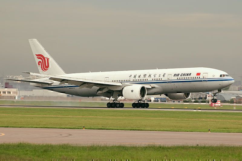 Landing_B-777_'Air_China'_(4170015270)