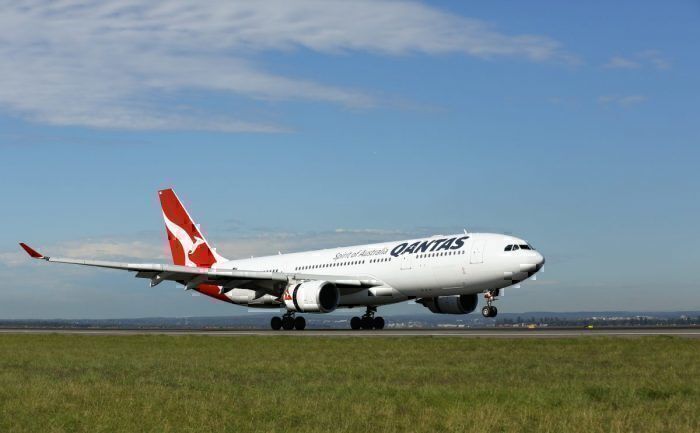 qantas-a330-sticky-landing-gear