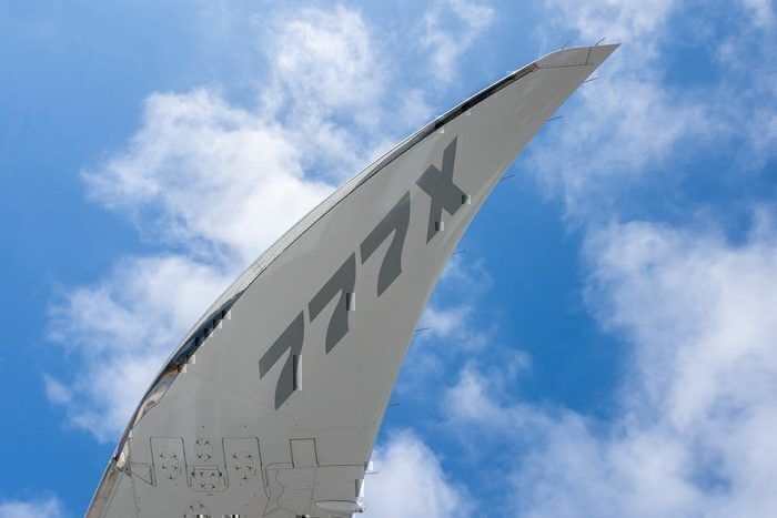 Boeing 777X folding wingtips
