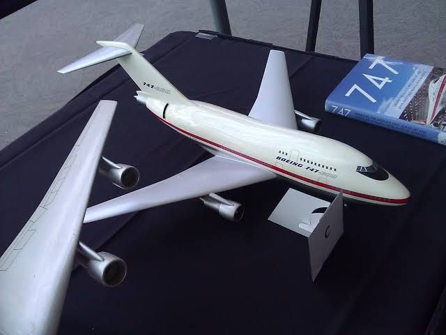 Boeing 747 trijet