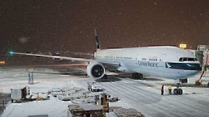 Cathay Pacific Boeing 777-367 in snow
