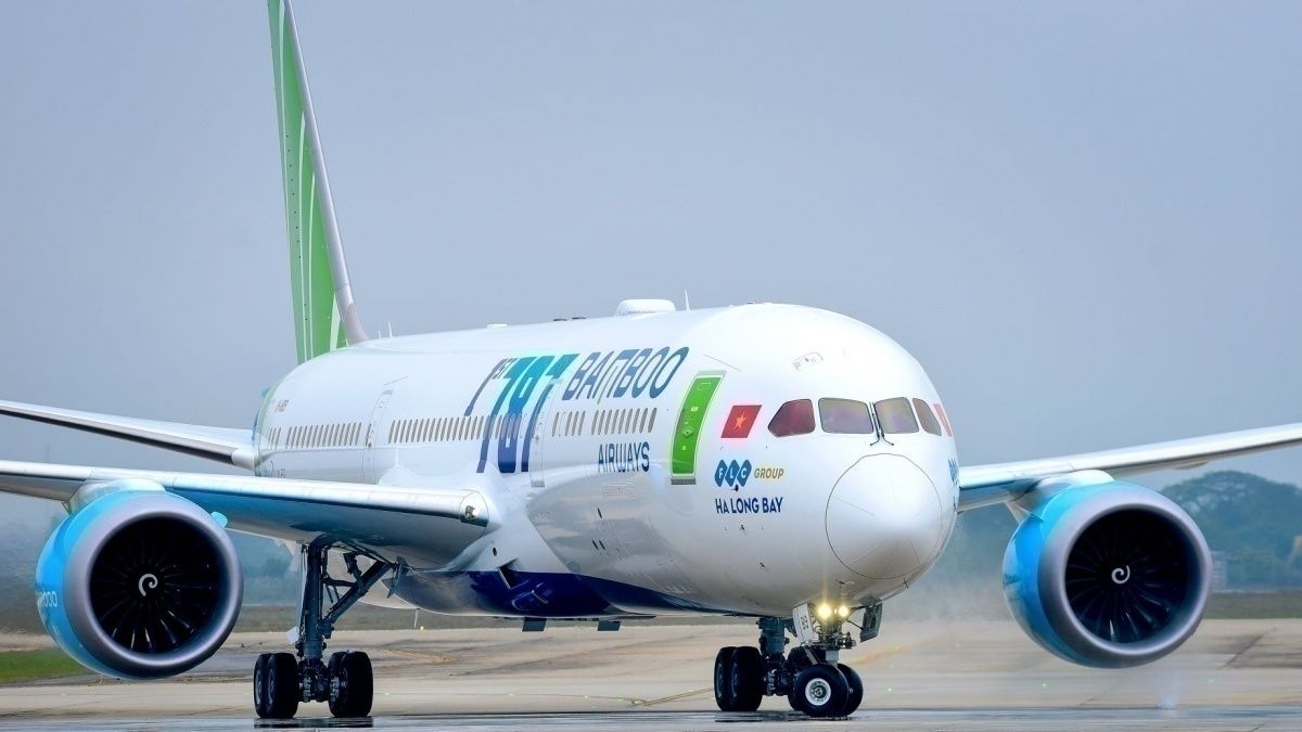Bamboo Airways plane prague