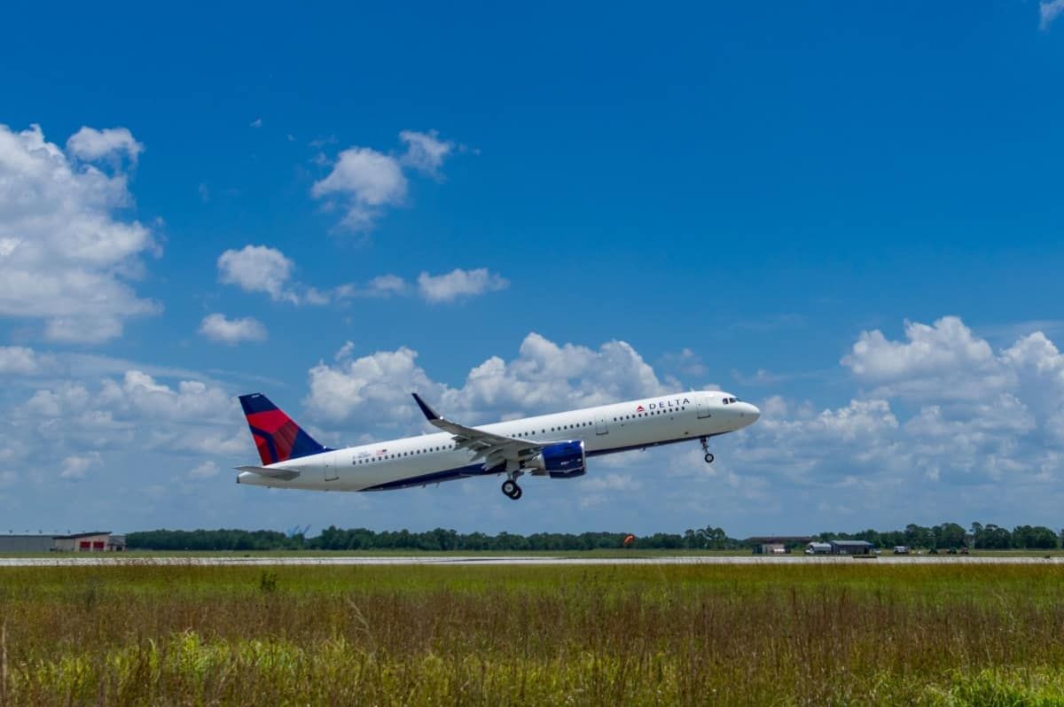 Delta A320 takeoff