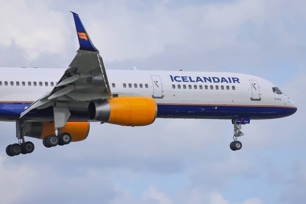 Icelandair 757