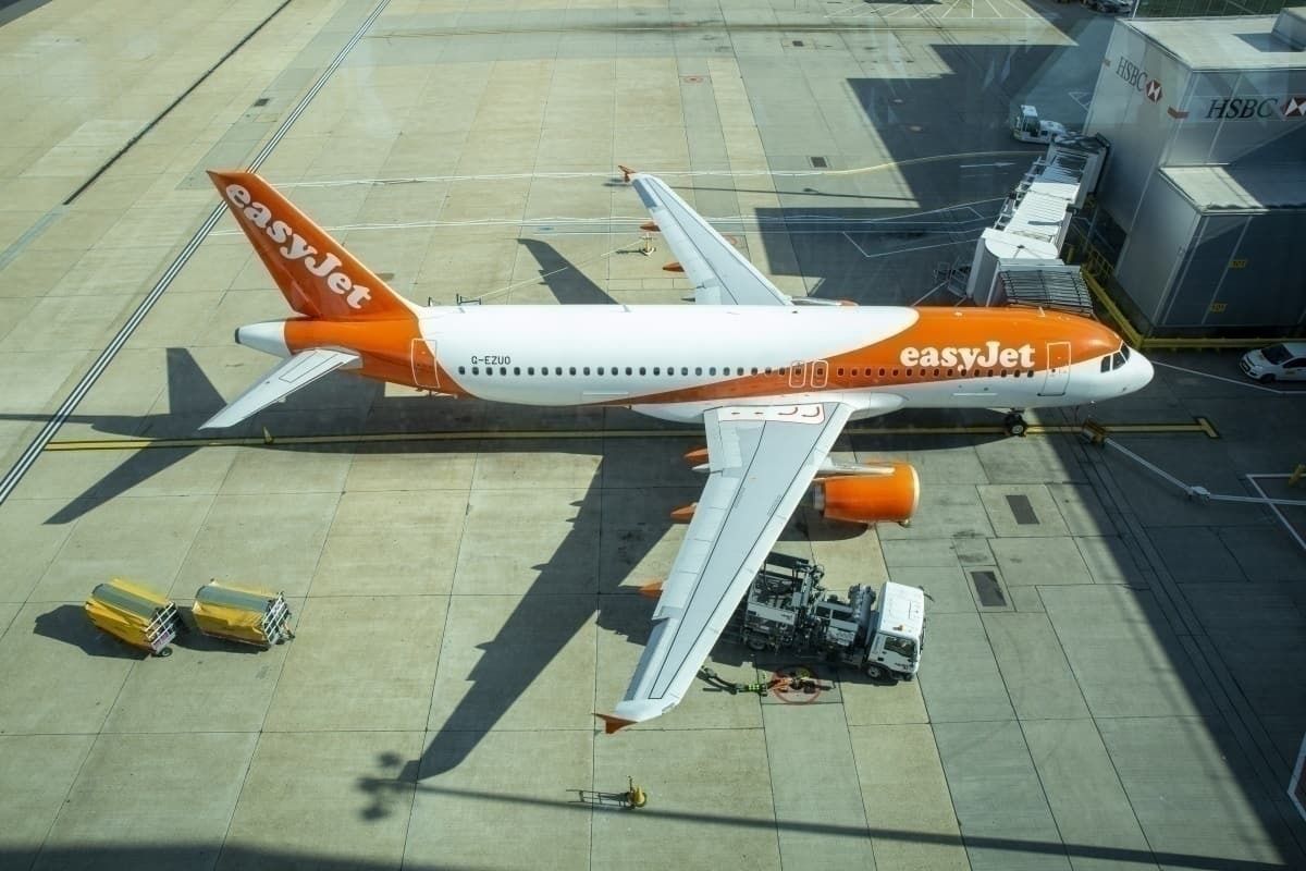 easyJet A320neo (G-EZUD) at gate