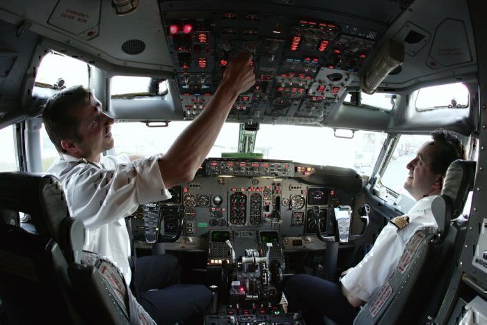 Cockpit of Boeing 737