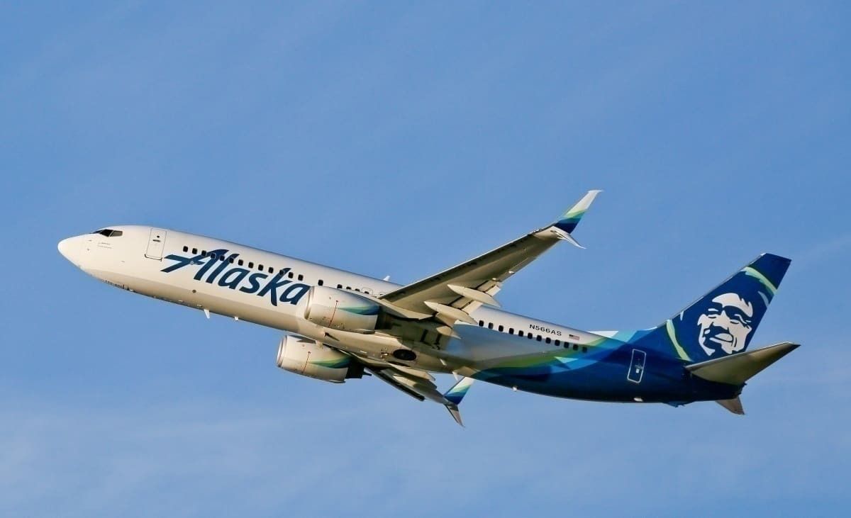 Alaska Airliens in flight