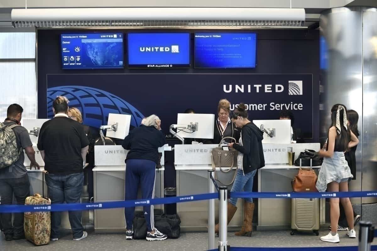 United Airlines check-in desk
