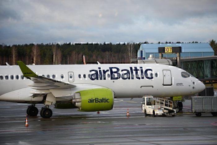 airBaltic A220