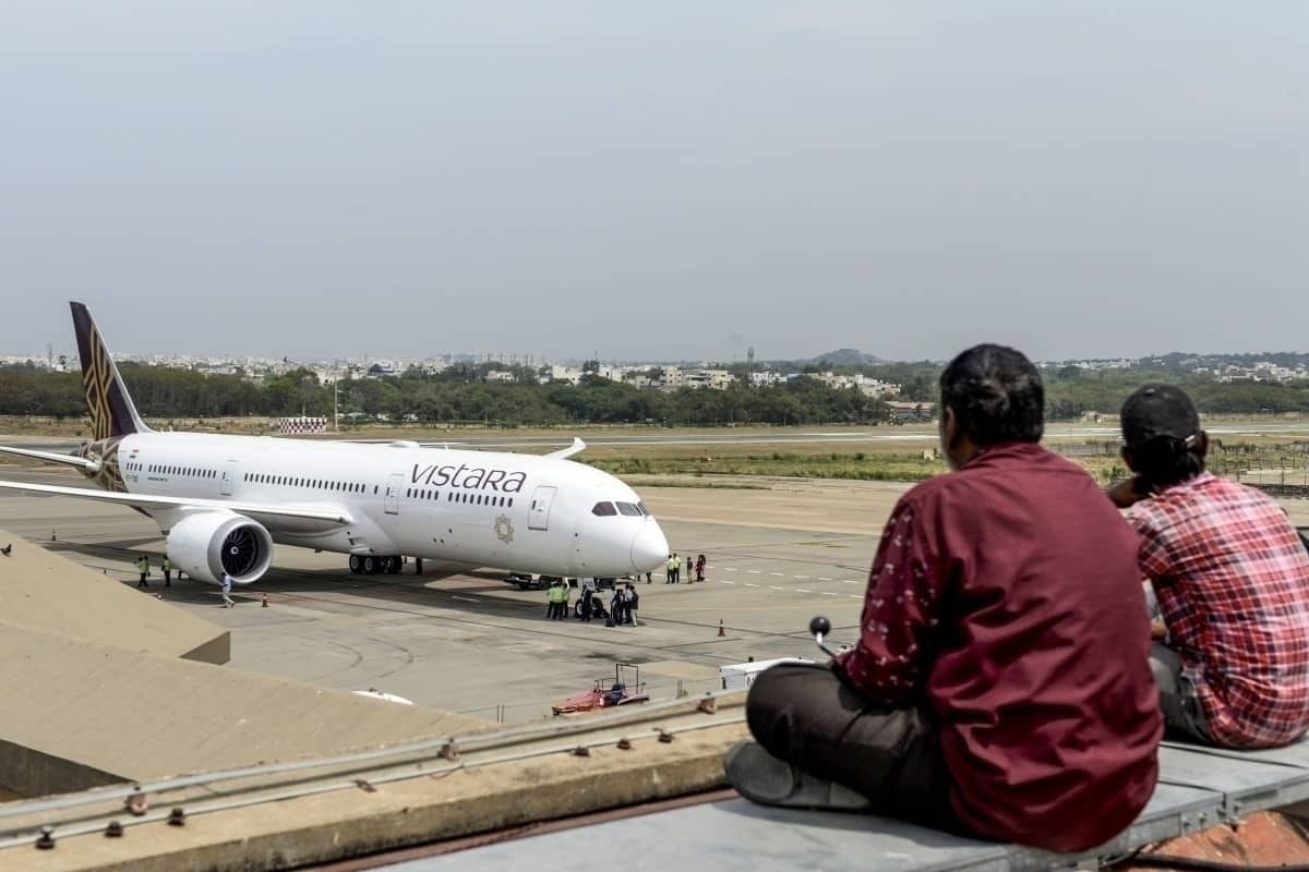 indian-government-looks-to-fix-flight-prices-to-aid-recovery