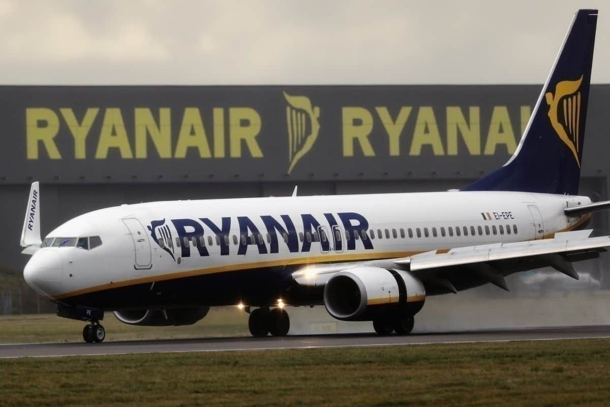 Ryanair coming into land