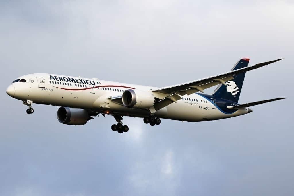 AeroMexico Boeing 787 GettyDreamliner aircraft on final approach