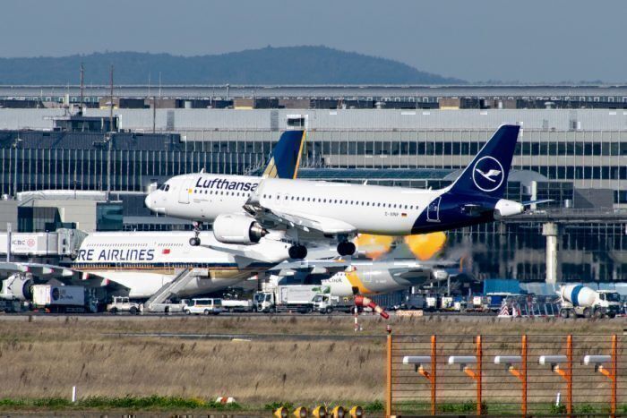 Lufthansa landing frankfurt