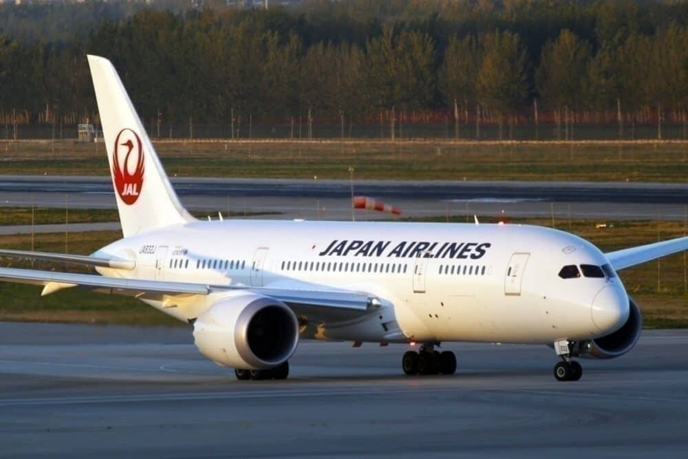 japan-airlines-737-jolt