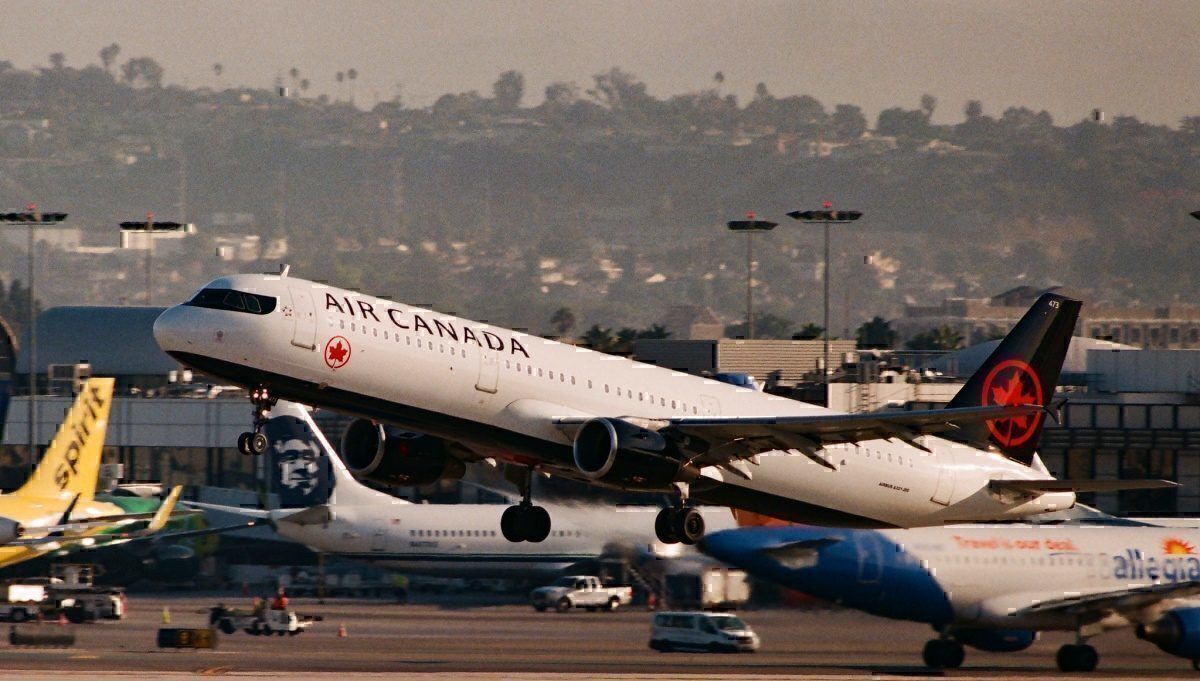 Air-Canada-Rehires-laid-off-staff