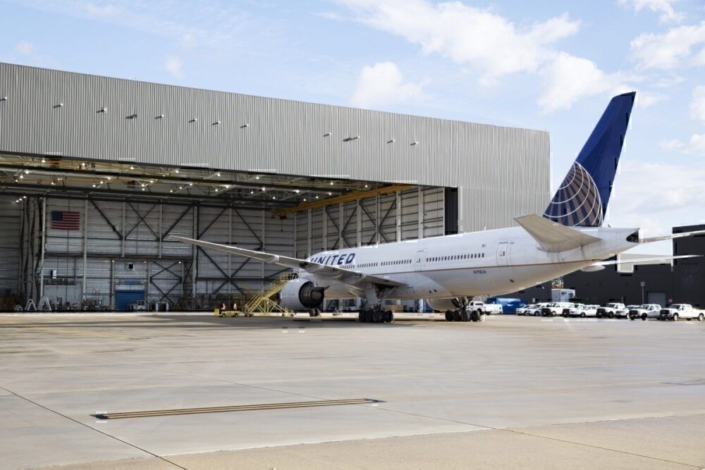 United Airlines, Boeing 777, Grounded