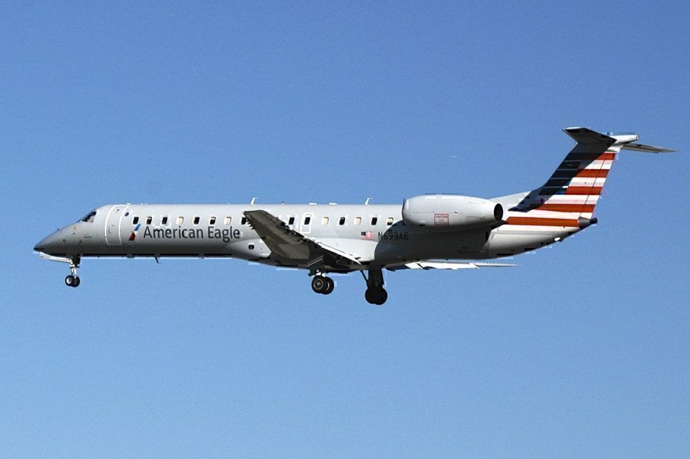 Stuck Windshield Wiper Forces ERJ145 To Return To Chicago