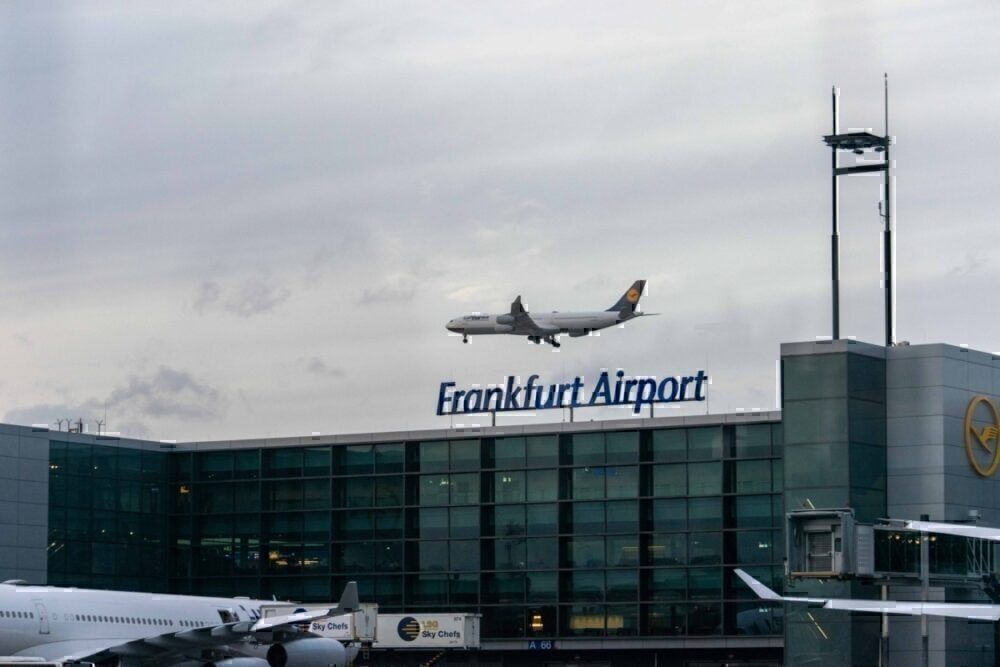 Lufthansa flies over Frankfurt airport