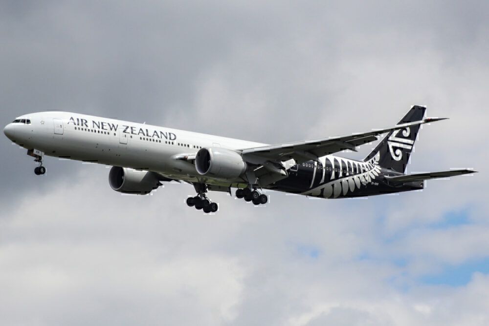 Air New Zealand 777 landing