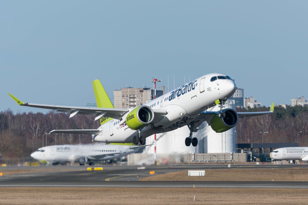 airBaltic A220 taking off