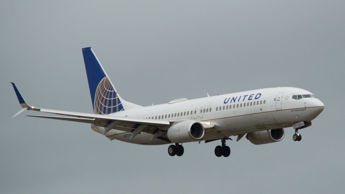 united-737-800