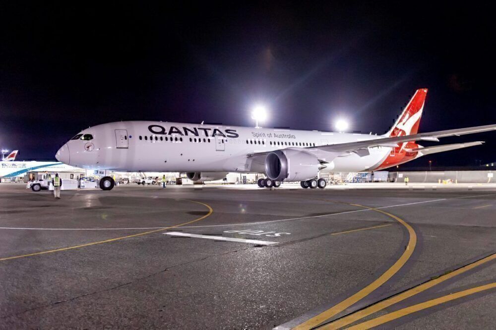 Qantas 787-9 at night
