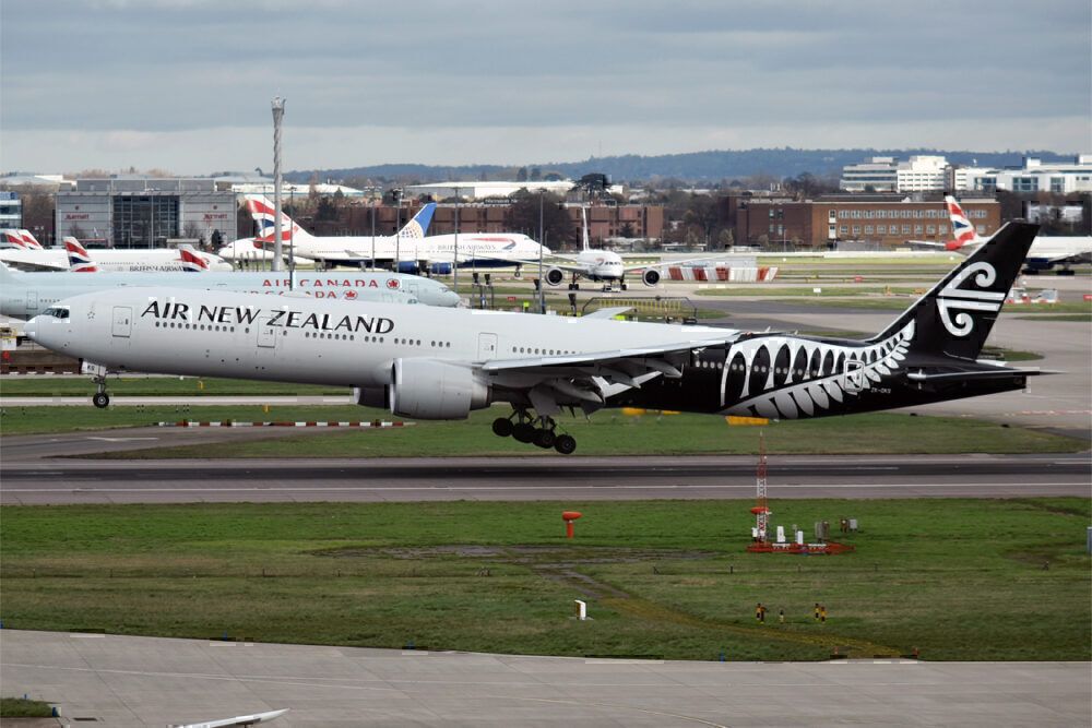 Air New Zealand 777 taking off