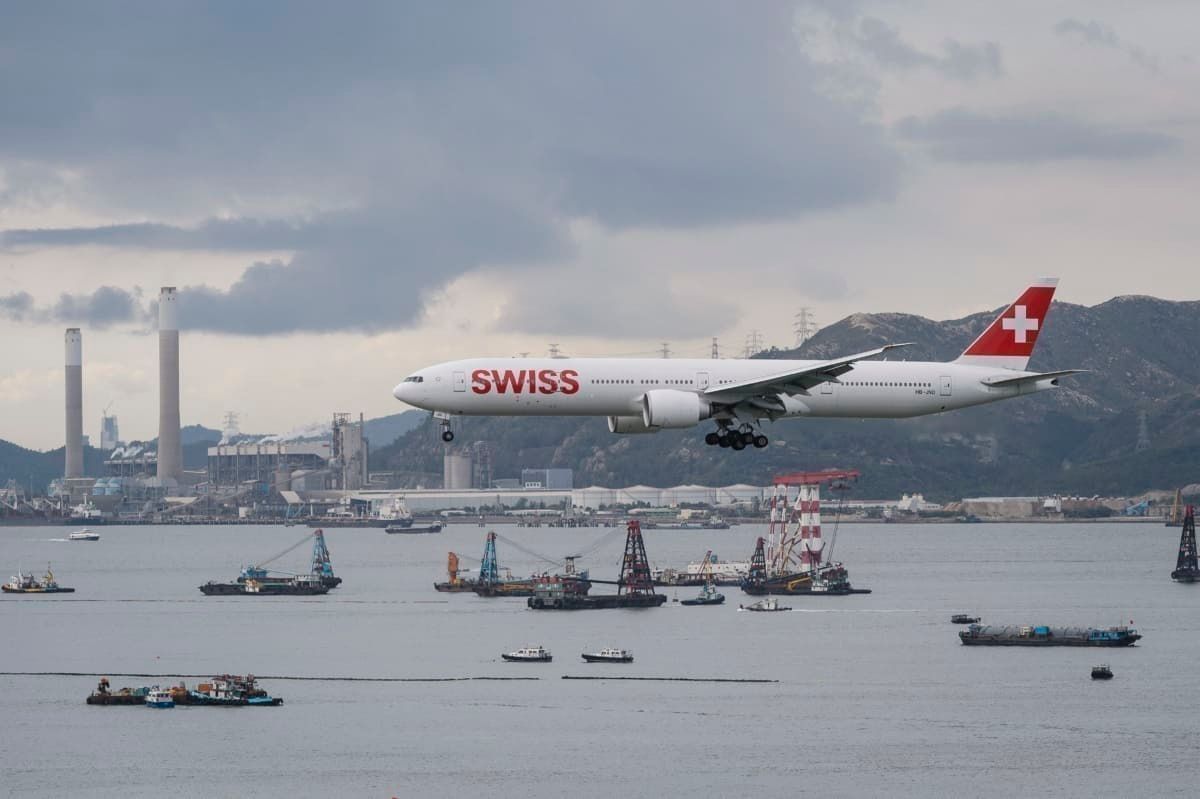 SWISS converts an additional 777 for cargo
