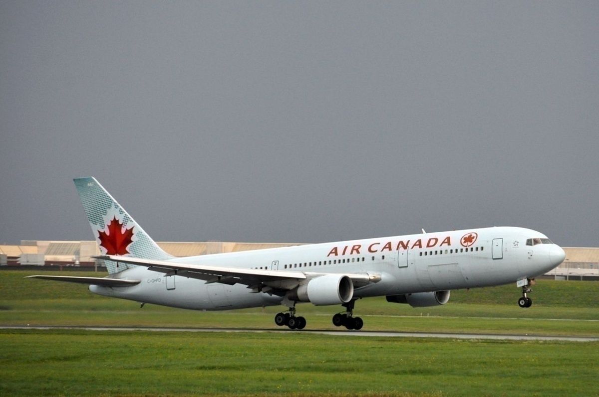 1280px-Air_Canada_Boeing_767_C-GHPD
