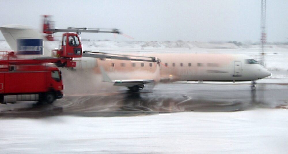 How Does Aircraft DeIcing Work?
