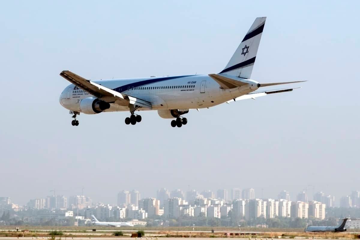 El Al 767 in flight, Ben Gurion