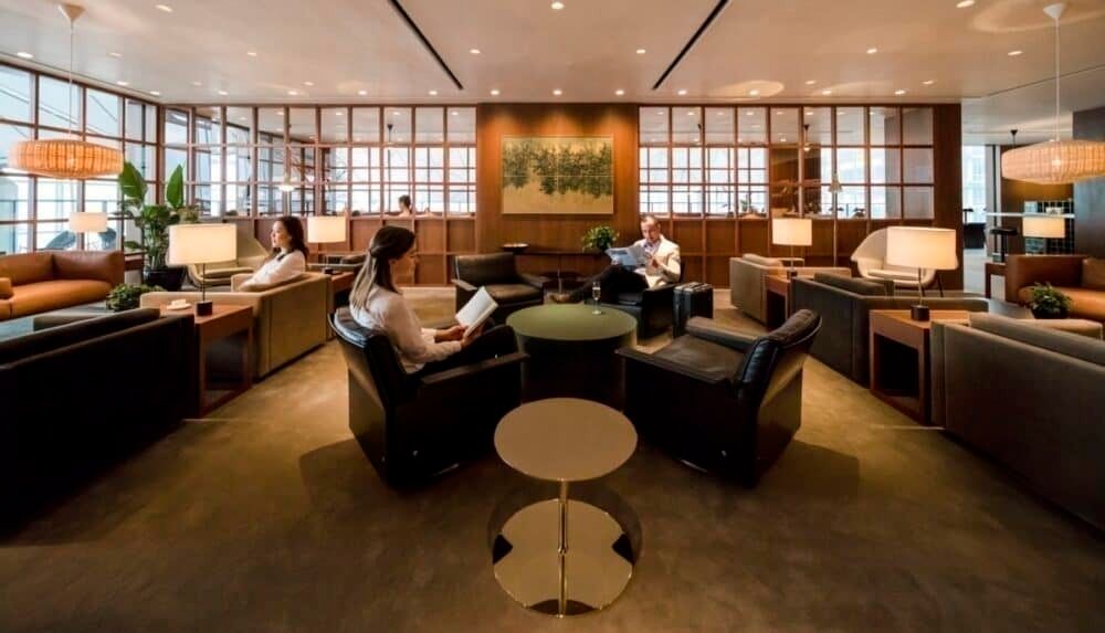 Cathay Pacific lounge