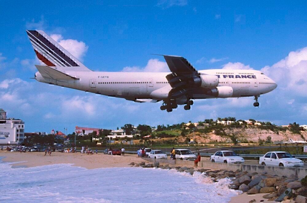 An Air France Boeing 747-300 coming in for landing.