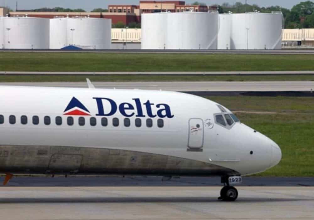 Delta MD-88 Plane