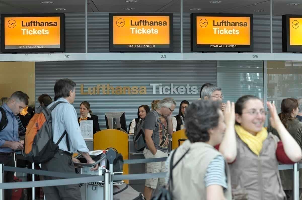 Lufthansa ticket desk