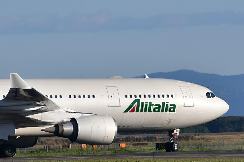 Alitalia A320 front