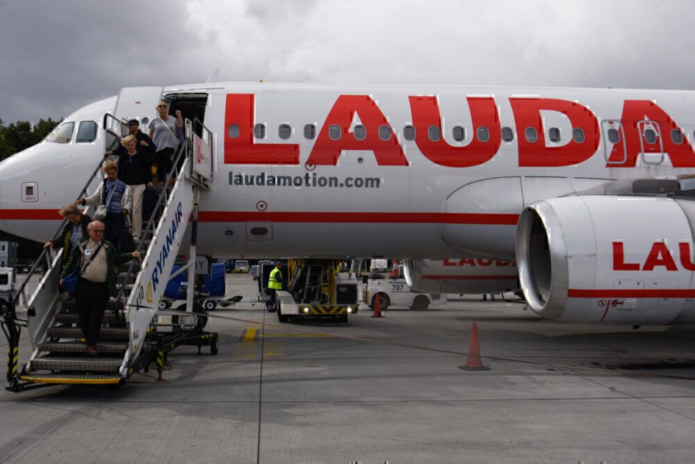 Lauda, Airbus A320, Evacuation