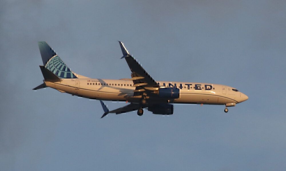 United 737