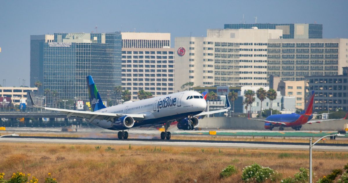 JetBlue A320 take-off