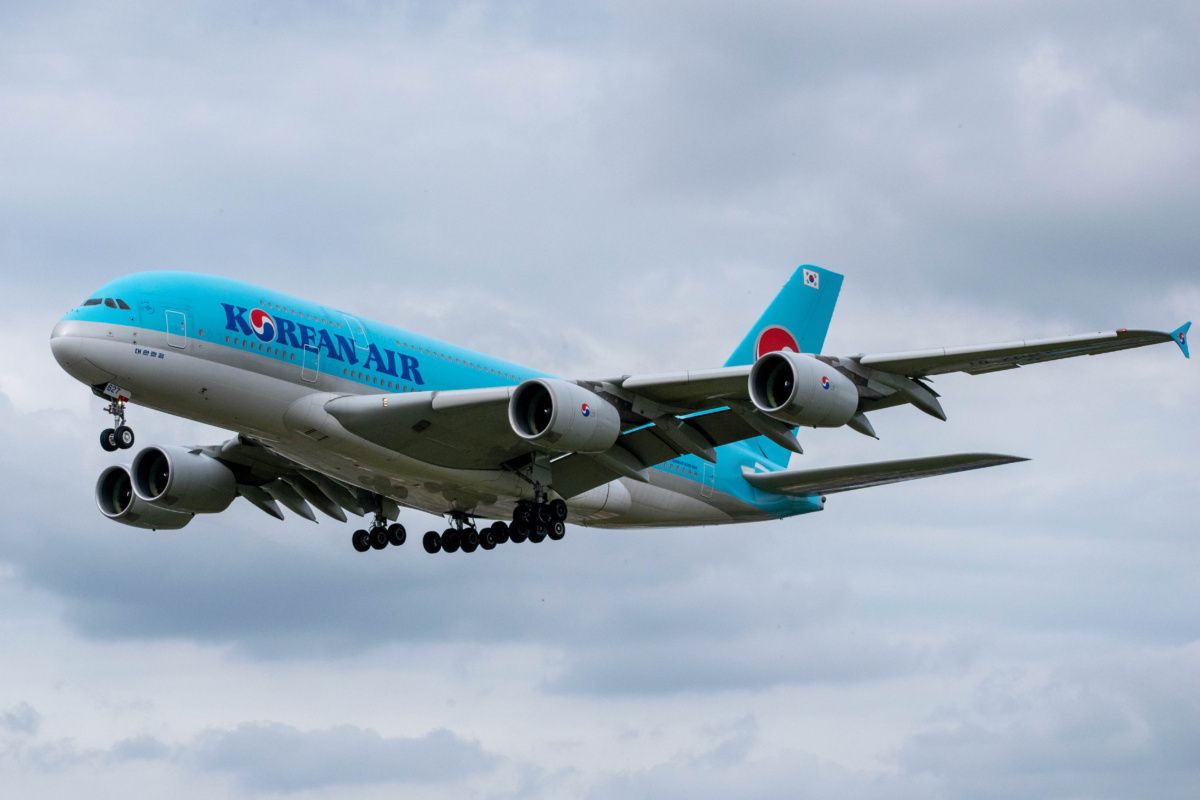 航空機・ヘリコプター Korean Air A380 HL7380 Korean Air's Airbus A380 is seen broken into pieces - Air