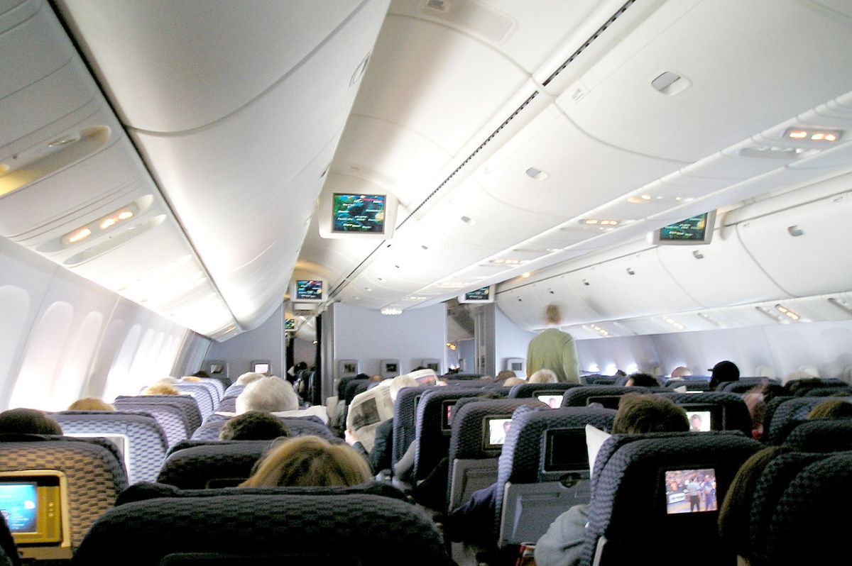 Continental Airlines 767-400ER economy cabin