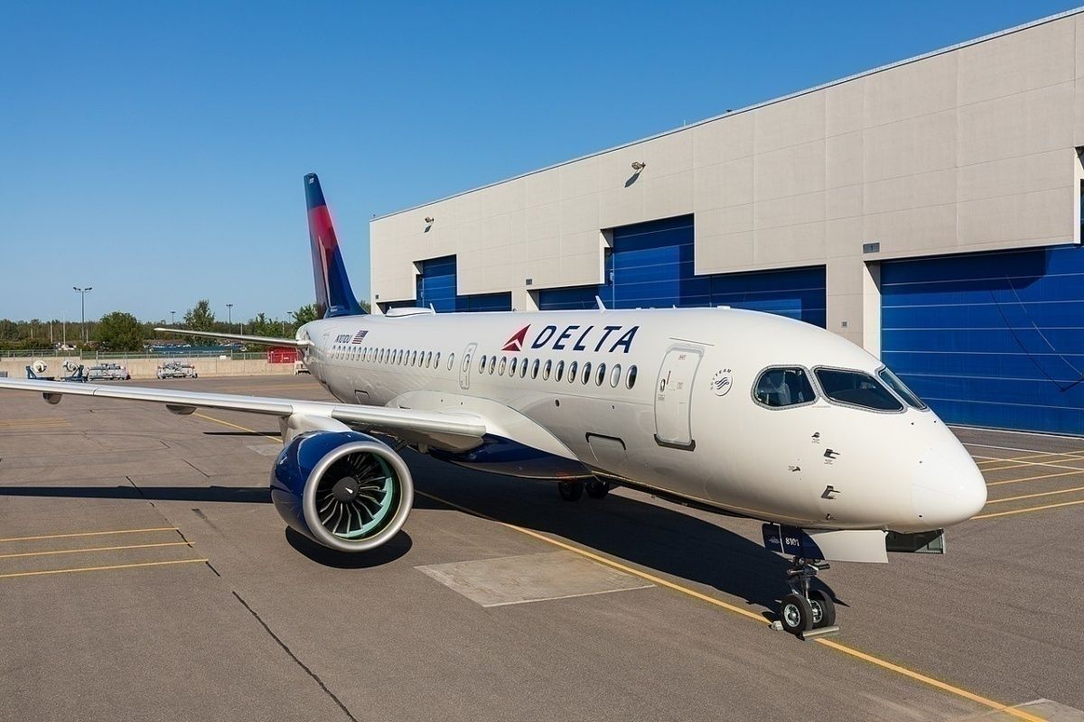 1280px-Delta's_Airbus_A220_(43954684894)