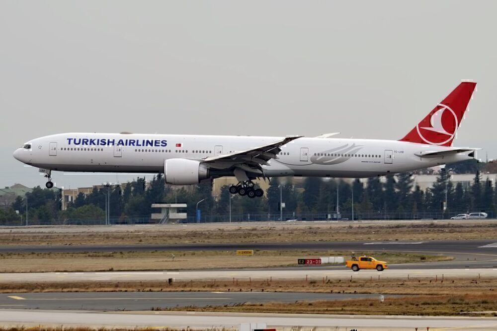 Turkish_Airlines, TC-LKB Boeing 777-36N